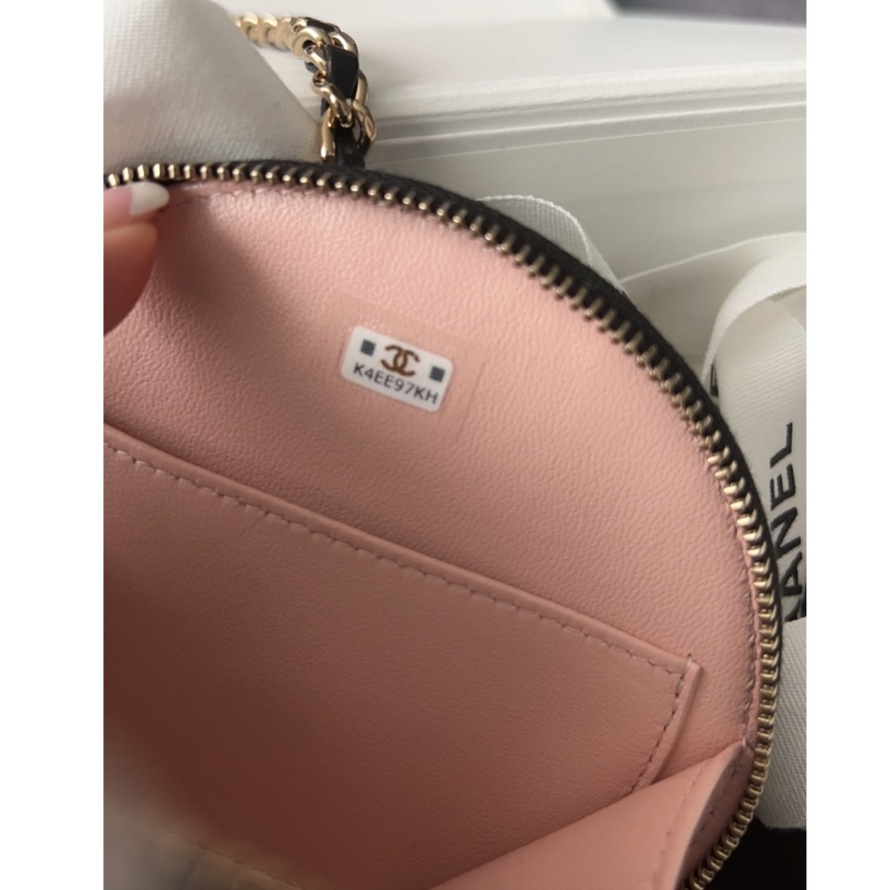Chanel Evening Bag Black Patent Leather
CC Logo, - Picture 4 of 10